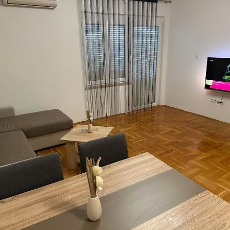Appartamento Apartman Aurora Kaštel Novi Esterno foto