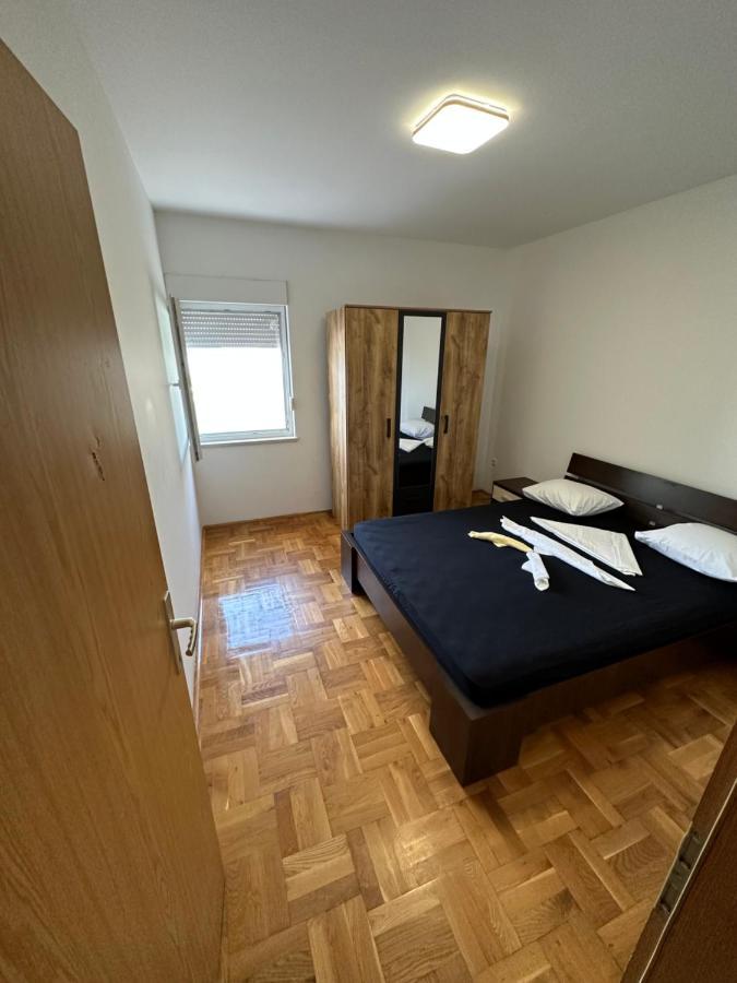 Appartamento Apartman Aurora Kaštel Novi Esterno foto