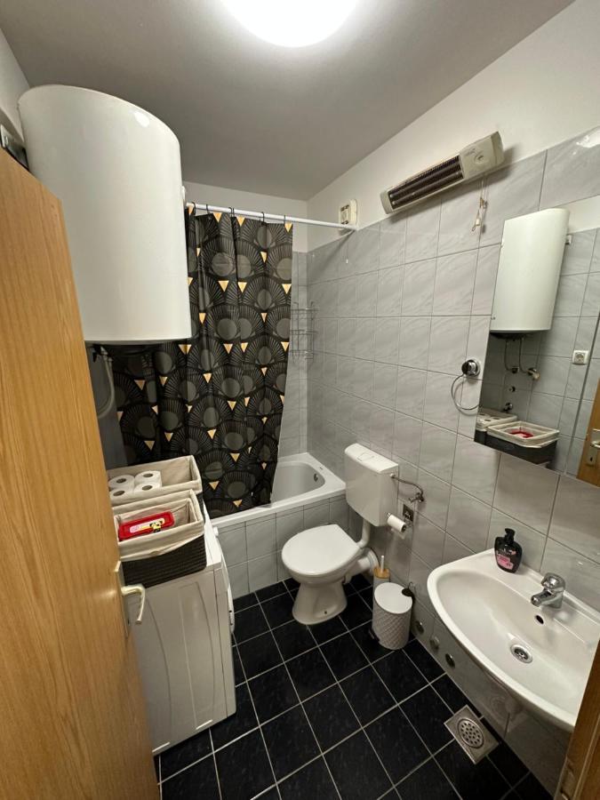 Appartamento Apartman Aurora Kaštel Novi Esterno foto