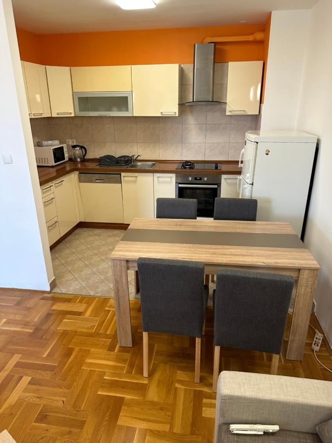 Appartamento Apartman Aurora Kaštel Novi Esterno foto