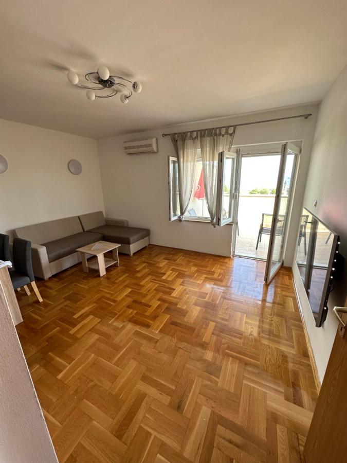 Appartamento Apartman Aurora Kaštel Novi Esterno foto