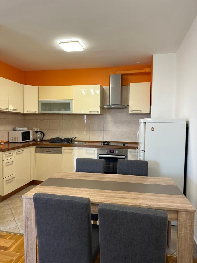 Appartamento Apartman Aurora Kaštel Novi Esterno foto