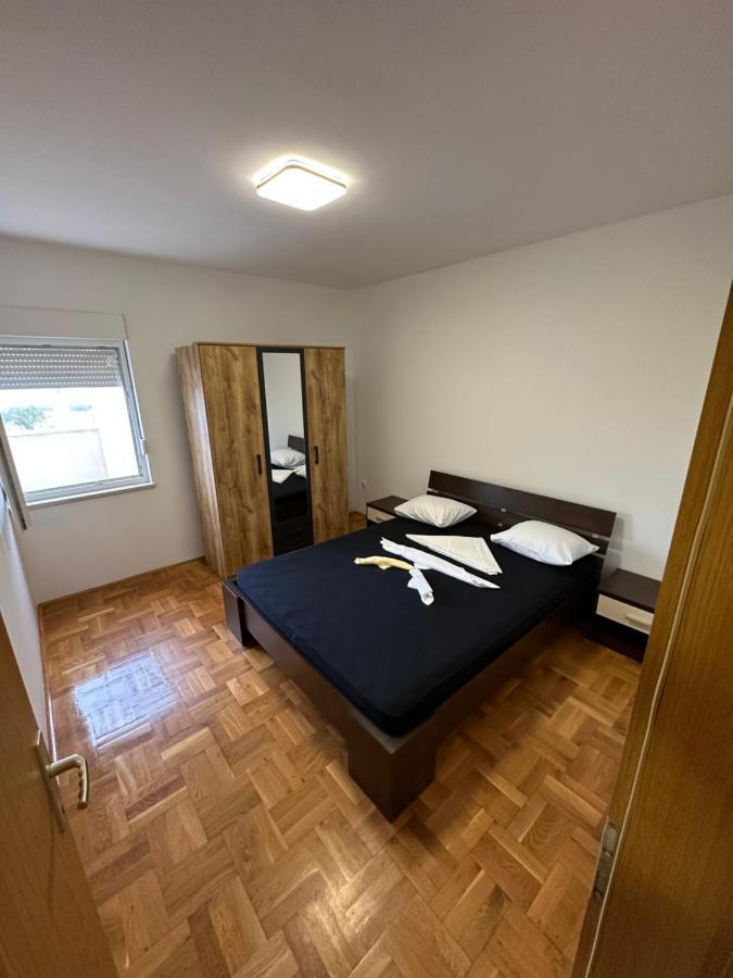 Appartamento Apartman Aurora Kaštel Novi Esterno foto