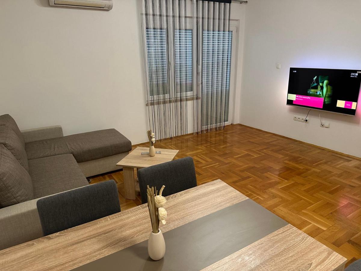 Appartamento Apartman Aurora Kaštel Novi Esterno foto