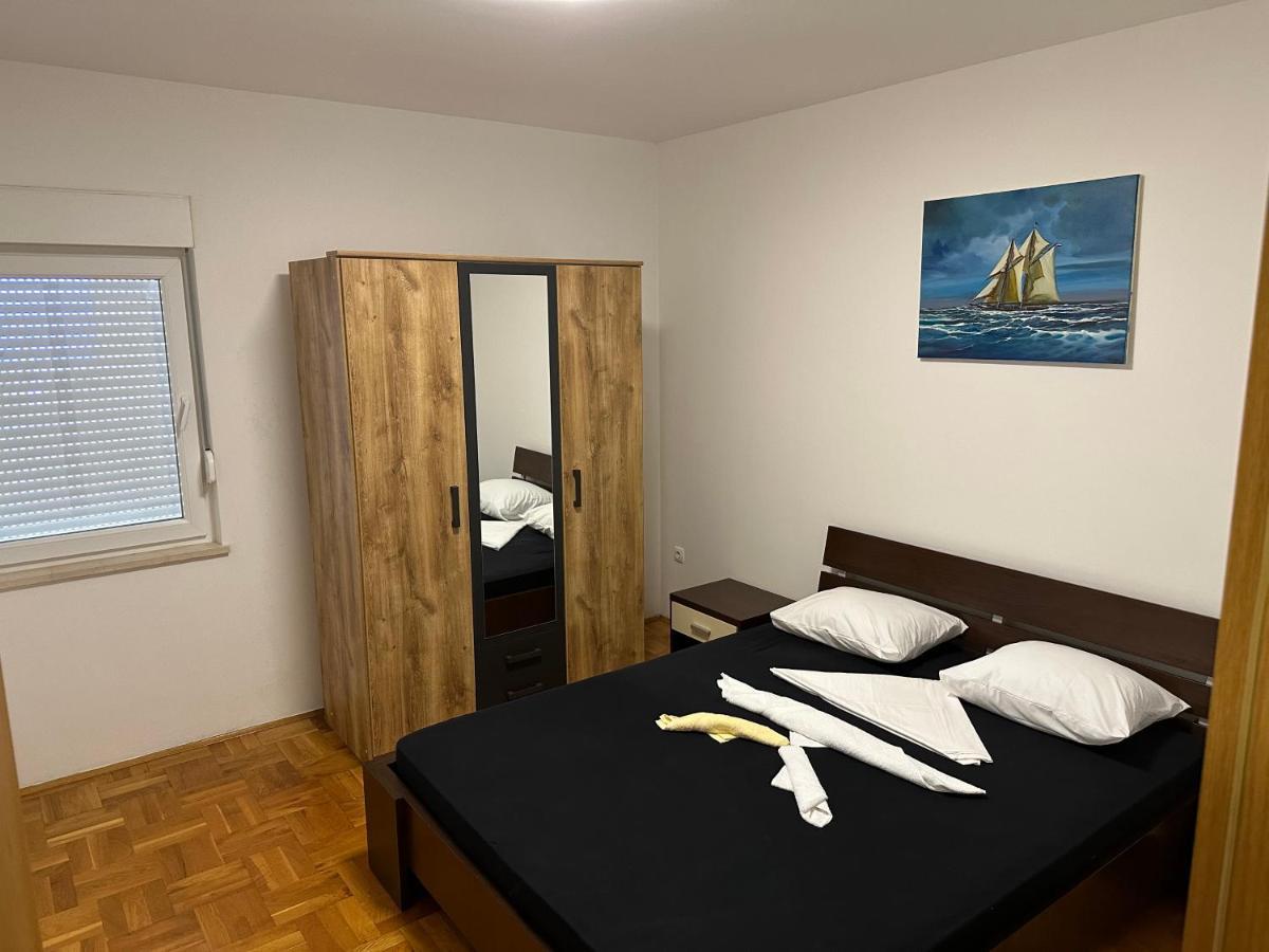 Appartamento Apartman Aurora Kaštel Novi Esterno foto